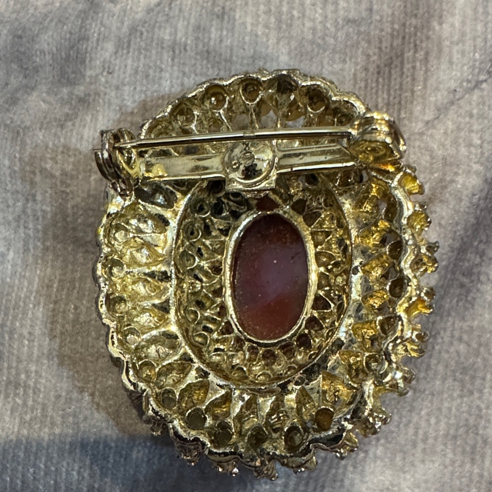 Elegant‎ Cameo Pearl Brooch/Pin - Picture 6 of 6